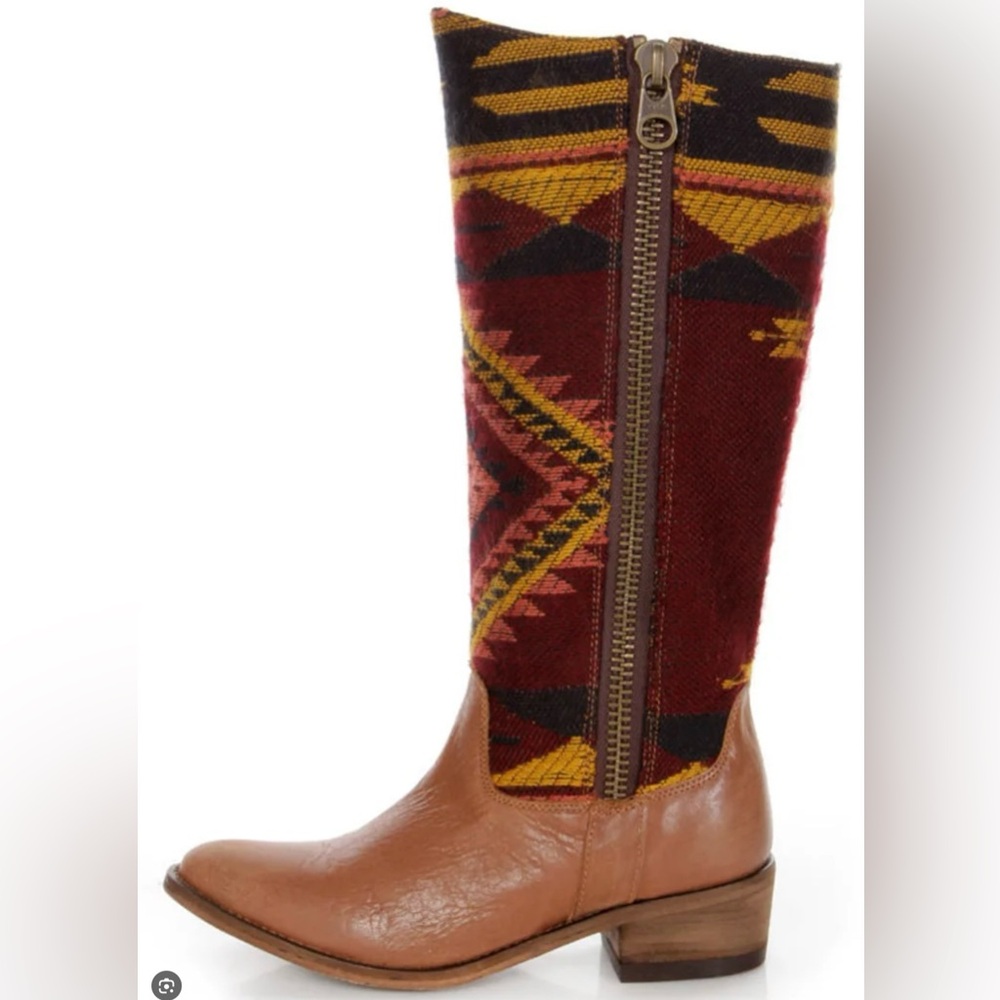 Steve Madden Graced Aztec boots Size 7